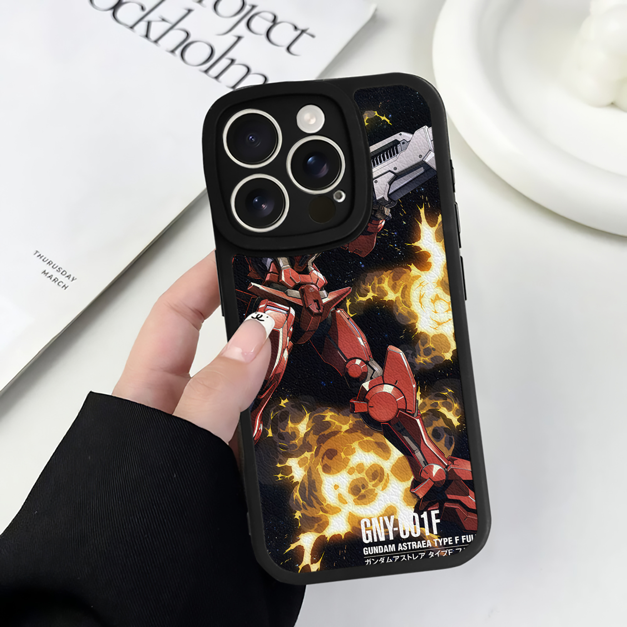 （画像用） 機動戦士ガンダム Mobile Suit Gundam 【iPhone 16シリーズ対応】シリコンスマホケース（レザー調） 材質：シリコン